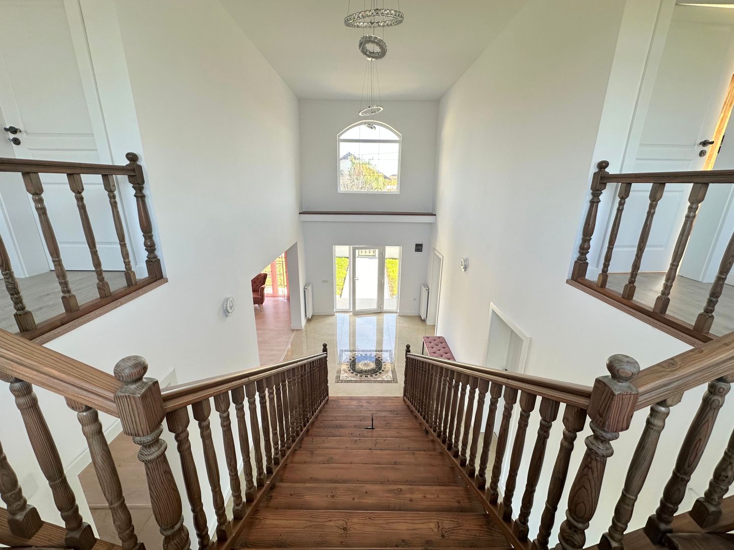 Vânzare casă 5 camere nouă elegantă și spațioasă în Hărman - Poză 36