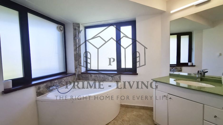 DE INCHIRIAT VILA CU 8 CAMERE, PISCINA SI GRADINA DE 1000MP IN PIPERA - Poză 10