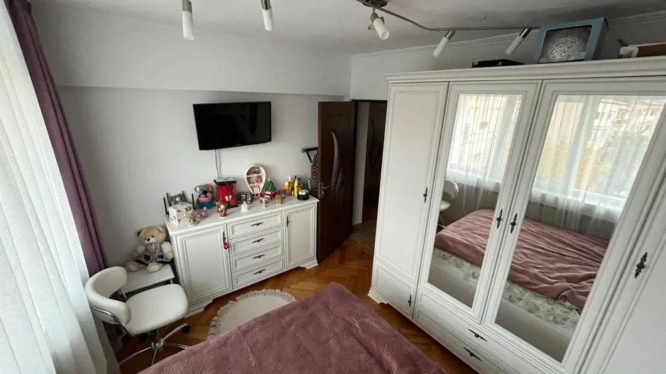 BRASADAS vinde ap 3 cam etaj 4/4 Micro 16 Bd. Sănătății. - Poză 2