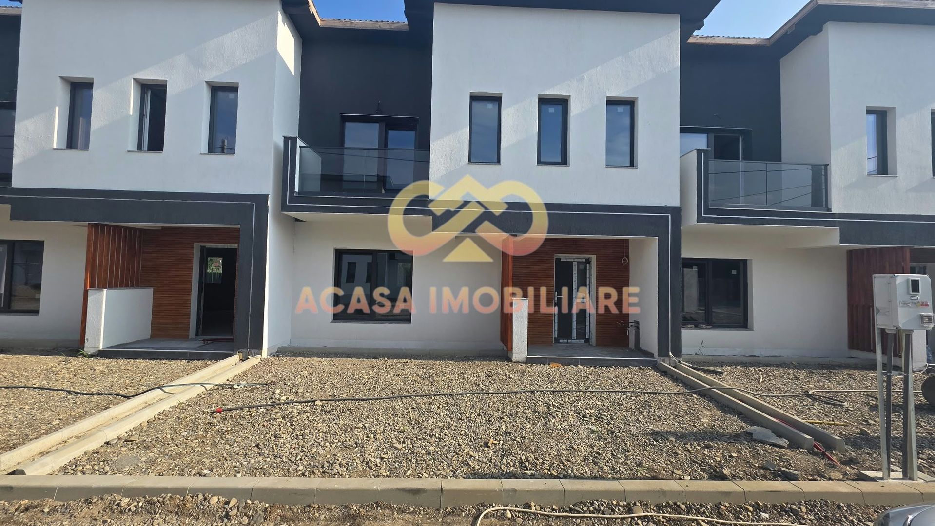 CASE INSIRUITE 4 CAMERE VALEA LUPULUI - Poză 1