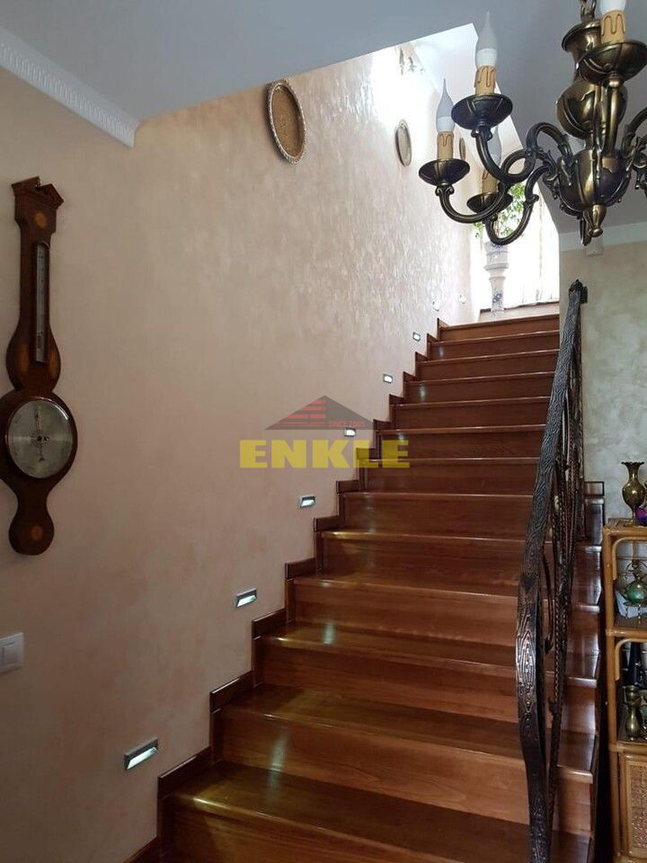 Casa , P+1+teren, 700 mp,zona Calea Nationala ,pret 320000 Euro Negociabil - Poză 1