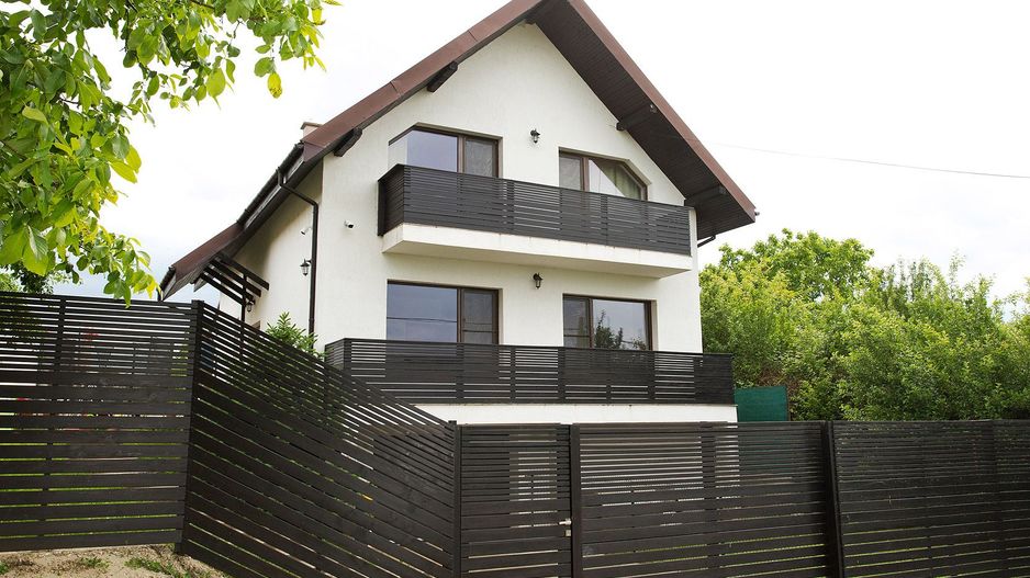 Vilă cu 5 dormitoare, 4 băi, 2 248mp teren, piscină. Preț: 229 000 Eur - Poză 5