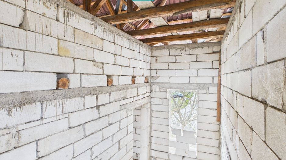 Casă la roșu în localitatea Almaș, Arad. - Poză 13