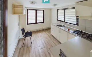 Casă cu 7 camere și 2 băi in Grădiște - Poză 18
