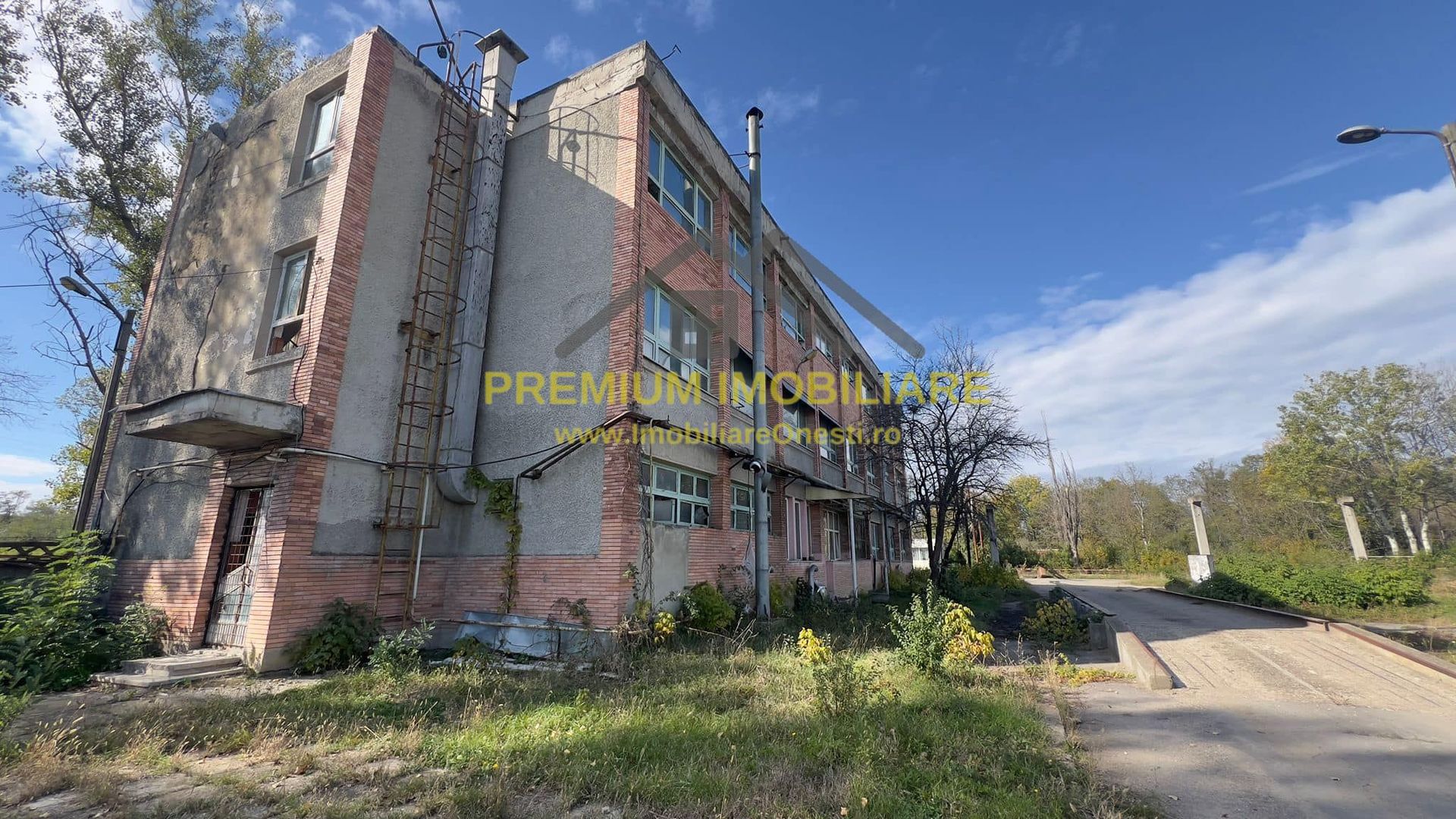 Teren plus Cladire in Onesti - Poză 2