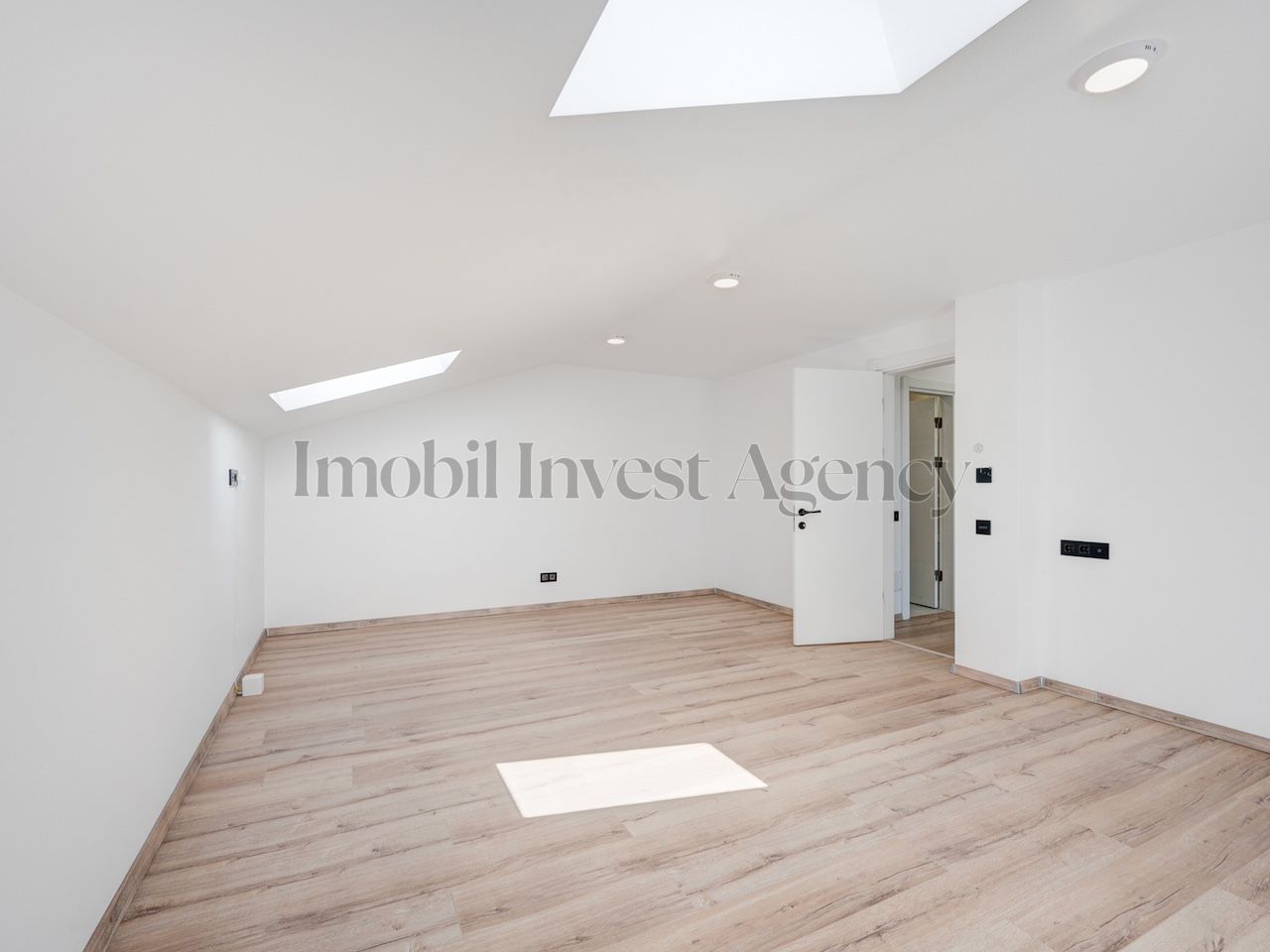 Vila Duplex 5 camere Otopeni - Poză 21