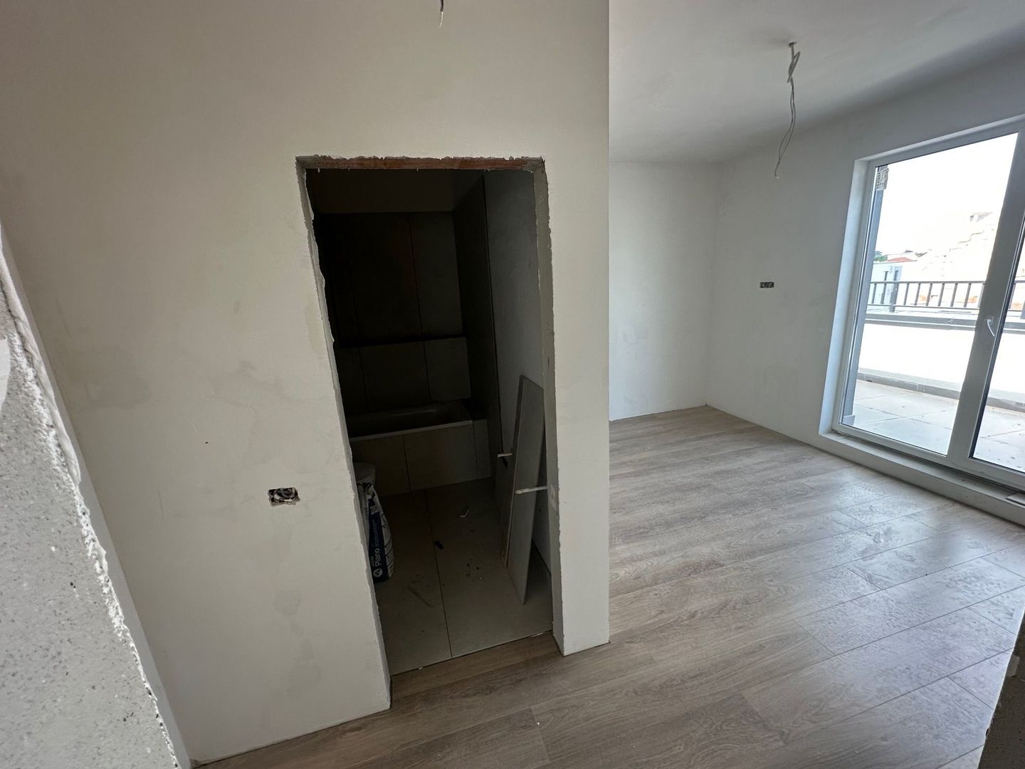 Apartment bloc nou cu lift si loc de parcare inclus - Poză 8