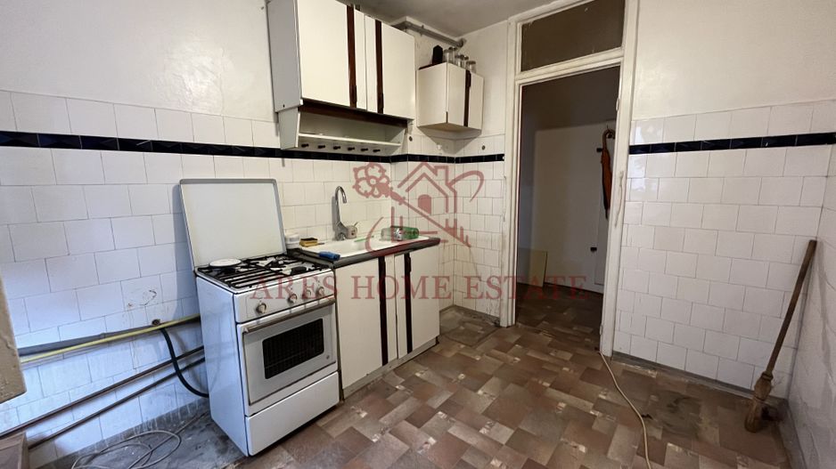 Etaj 1, 3 camere, spatios, 2 băi, centrală proprie – zonă excelentă - Poză 13