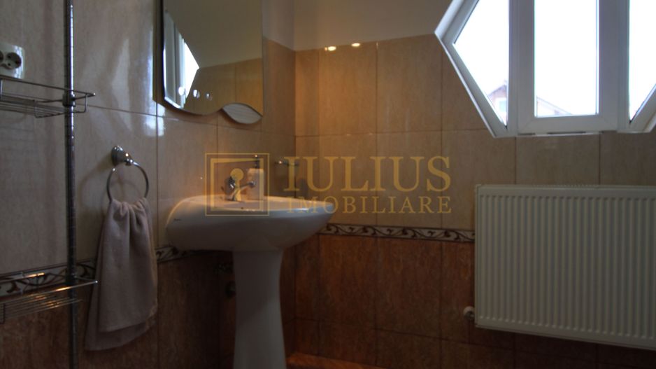 Casa in Blascovici, 5 camere + 3 bai, centrala proprie - Poză 26