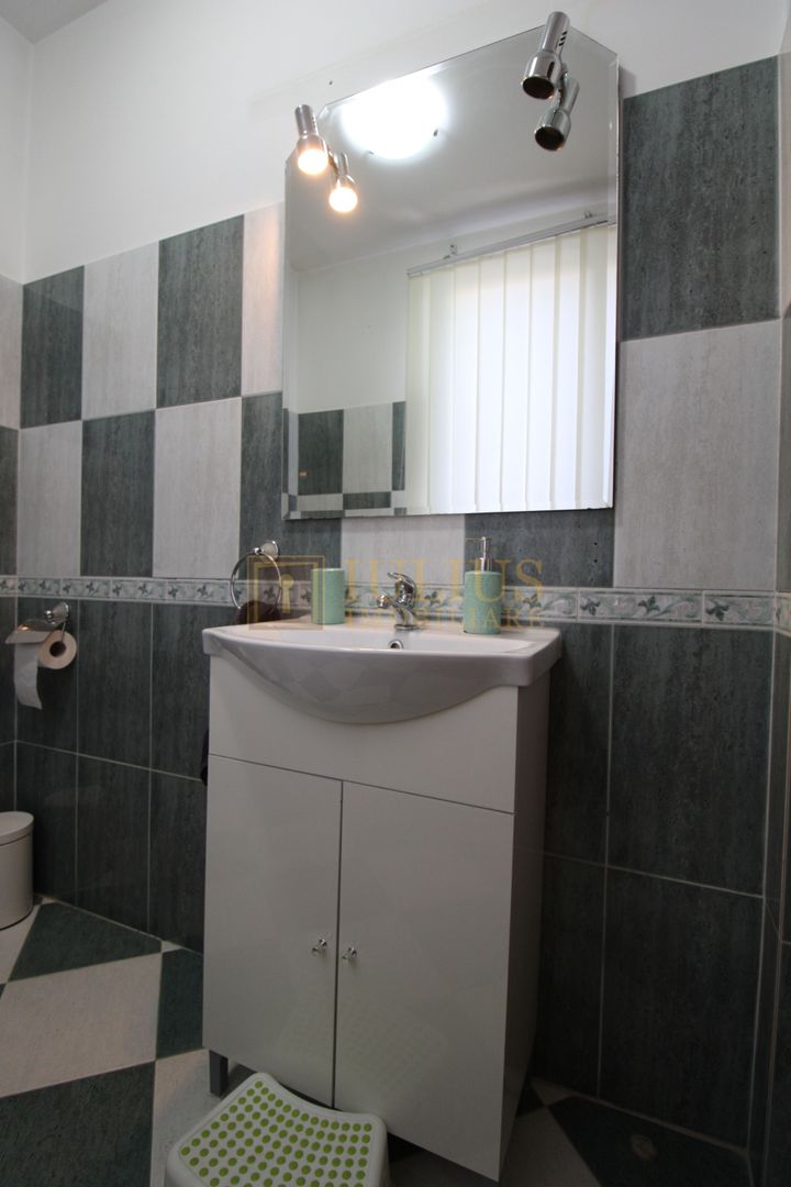 Casa in Blascovici, 5 camere + 3 bai, centrala proprie - Poză 34