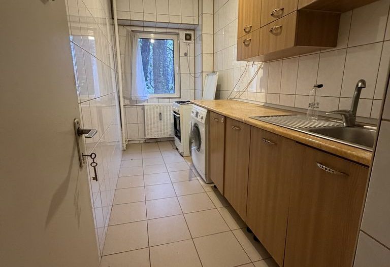 Vnazare garsoniera spatioasa 40mp, bloc 1988, Titan- Costin Georgian - Poză 5