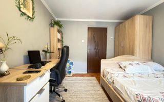 Apartament 3 camere decomandate | 70mp | Etaj 3 | Cetate - Poză 2