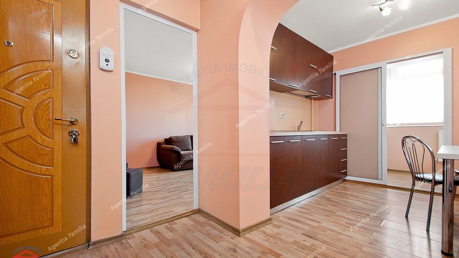 De vanzare apartament 2 camere Micro 39, etaj 3 - Poză 3