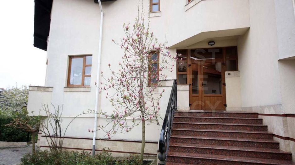 Chirie casa, 5 camere, strada Dîmbului, Centru - Poză 1
