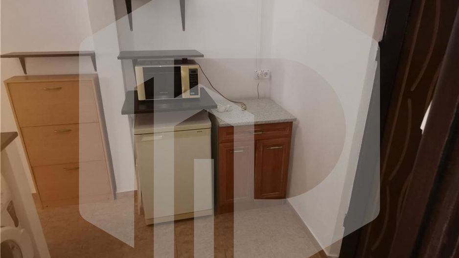 Garsoniera - Etaj 1 - Mobilata si Utilata - Broscarie - Poză 4