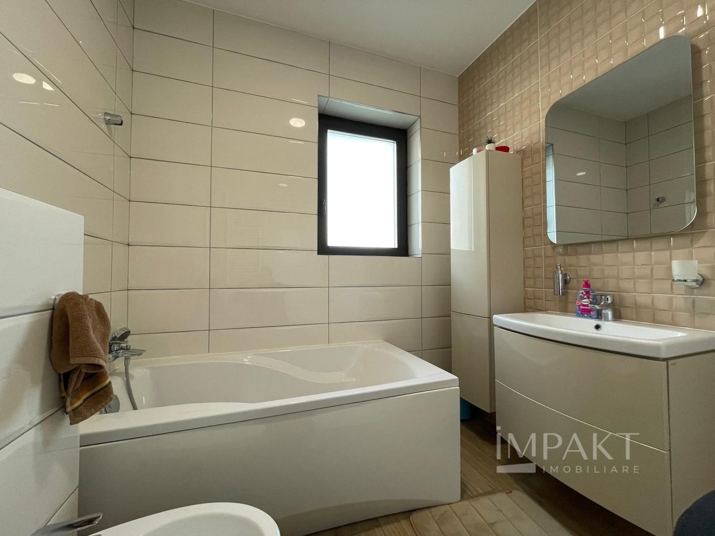 Apartament lux,  prima inchiriere-  4 camere + 2 locuri parcare - Poză 7