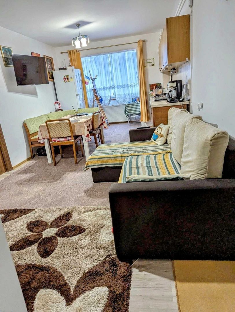 Apartament cu 3 camere în zona Florilor – confort și accesibilitate. - Poză 1