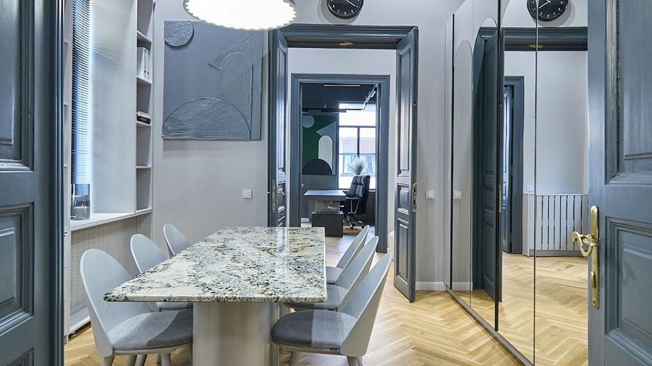 Birou amenajat | Mobilat si utilat | Cladire consolidata si renovata - Poză 9