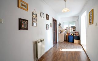 Casa cu 300 mp de teren , acces auto si dublu front in Nufarul - Poză 8