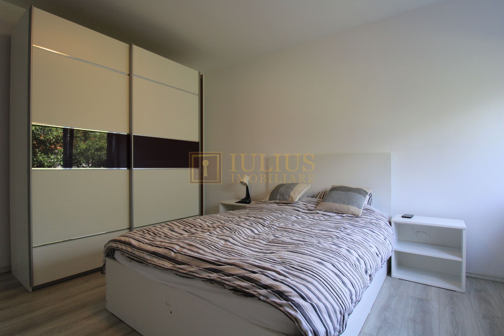 Giroc, plan parter, mobilat si utilat complet ! Loc parcare privat. - Poză 7