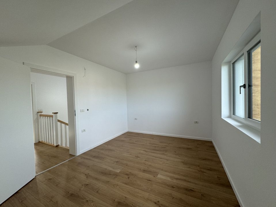 Duplex cu 4 camere si teren generos de 352 mp – Mosnita Noua - Poză 12