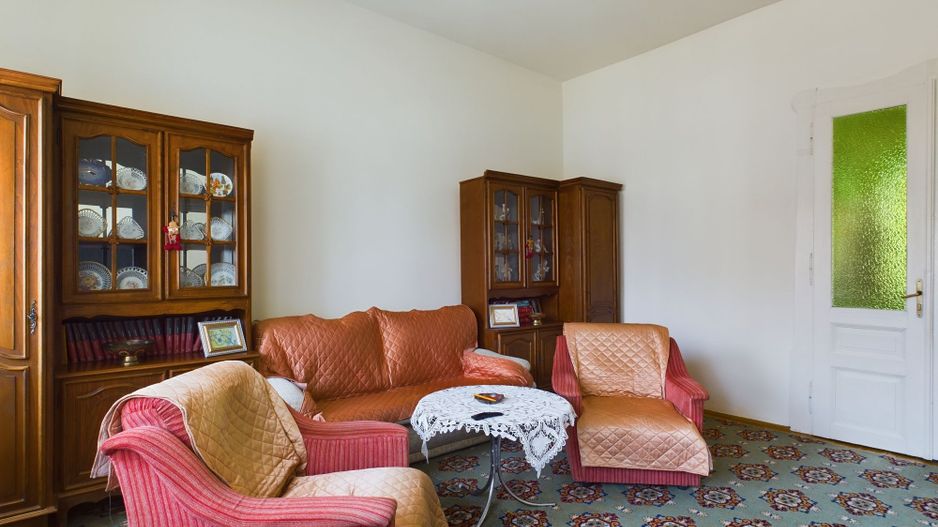 Casă individuală cu teren de 1100 mp și 3 apartamente în curte - Poză 1