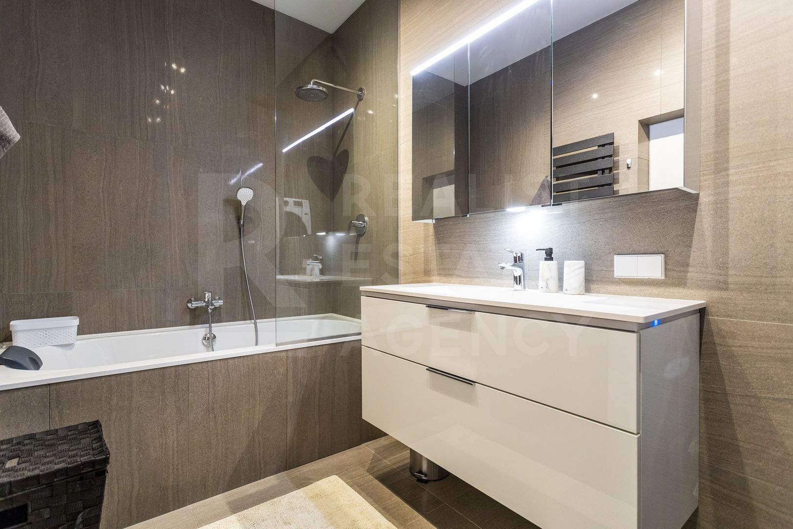 Chirie, apartament 3 camere, strada Alexandru Bernardazzi, Centru - Poză 18