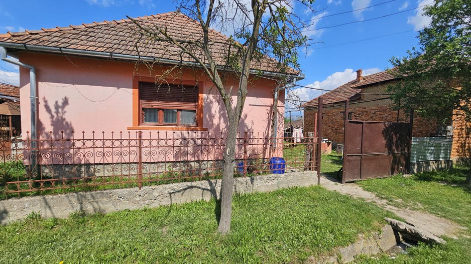 Casa la tara in Rogoz, Bihor, teren 1427 mp, acces auto - Vanzare - Poză 1