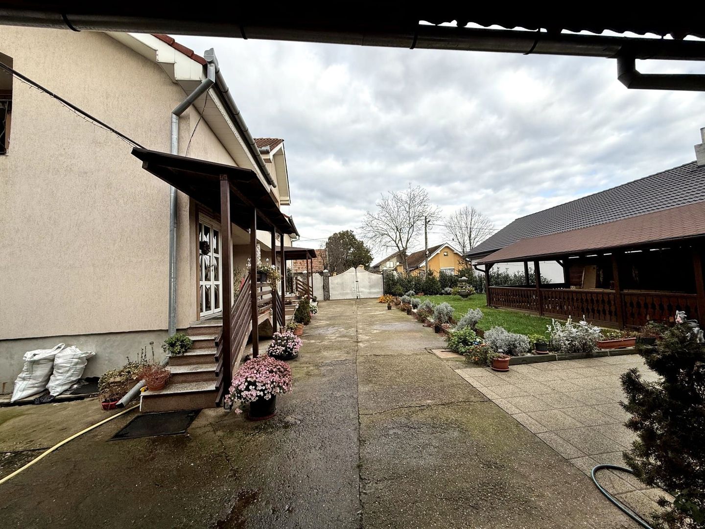 Casa 330 mp | cu teren 2300 mp | Santandrei - langa Oradea - Poză 2