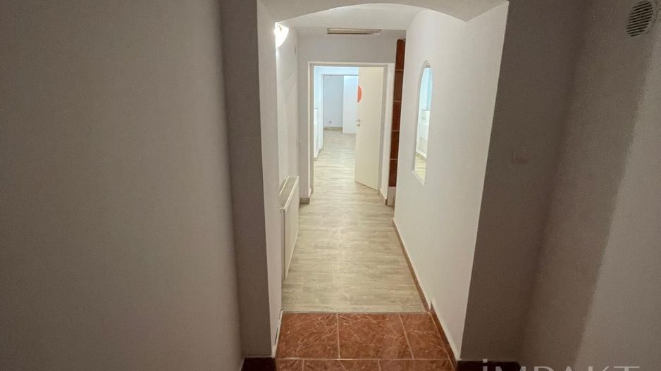 Spatiu comercial cu vad bun de inchiriat in zona centrală! - Poză 12