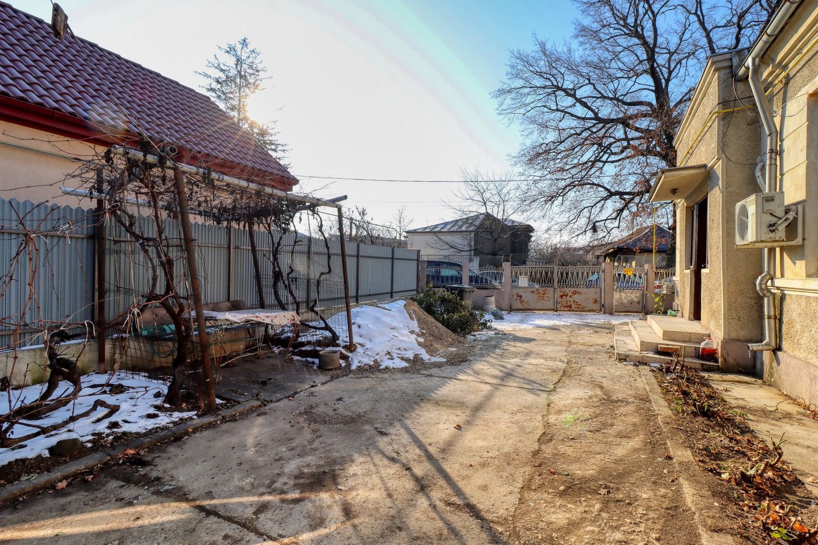 Centru- Casă boierească individuală- 5 camere si  451 mp teren - Poză 35