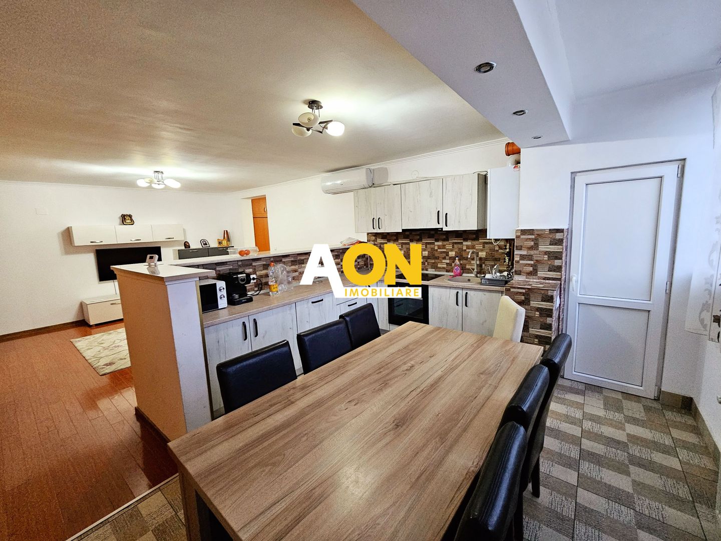 Apartament 4 camere, 128 mp, situat la vila, zona  Cetate - Poză 1