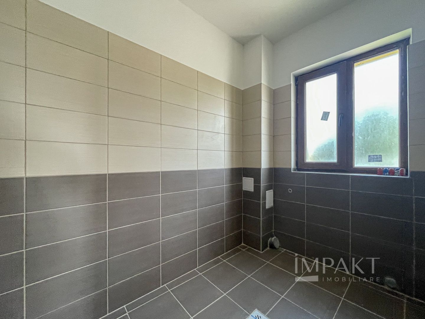 Casa individuala pe 3 niveluri pretabila pentru birouri, in cartierul Iris - Poză 12