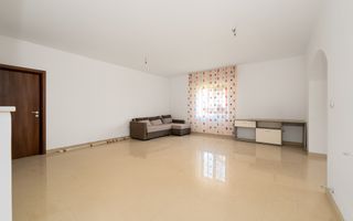 Casă din 2010 (3 dormitoare, două băi și garaj) - Poză 4