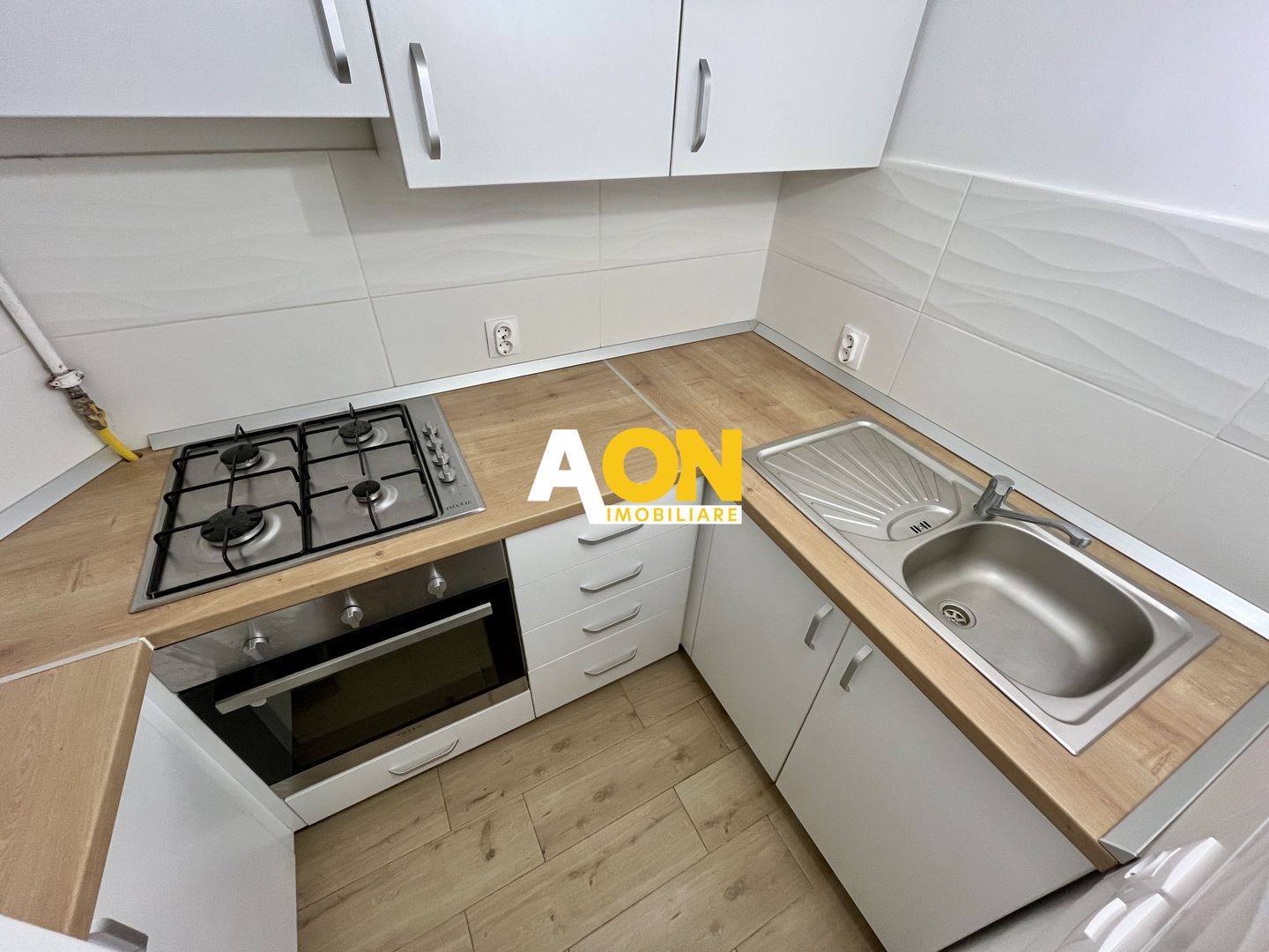 Apartament cu 2 Camere, Etaj Intermediar, Zonă Ultracentrală - Poză 9