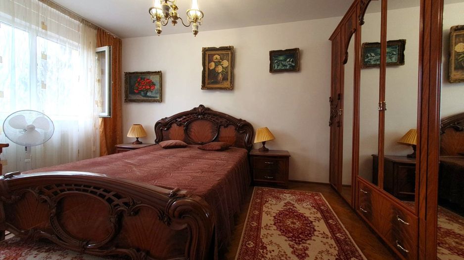 Apartament luminos cu vedere spre biserică, într-un cartier verde și liniștit. - Poză 21