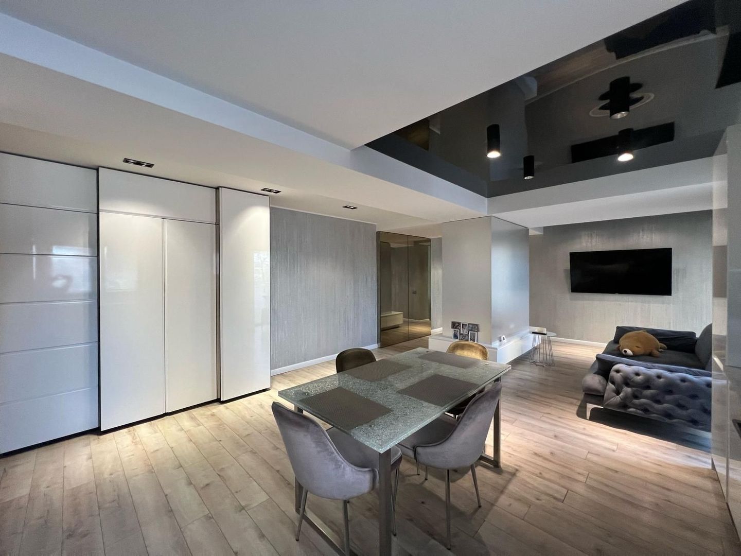 Apartament OTOPENI Central 3 camere LUX, parcare SUBTERANA - Poză 3