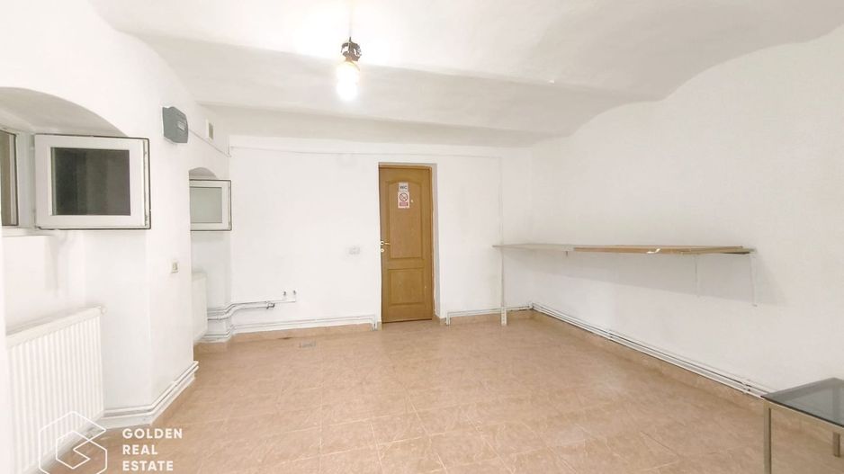 Spatiu langa Piata Catedralei, intrare din strada, str. Vasile Goldis - Poză 3