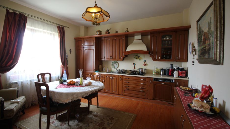 Imobil pretabil PENSIUNE- 518 Euro /mp - Poză 2