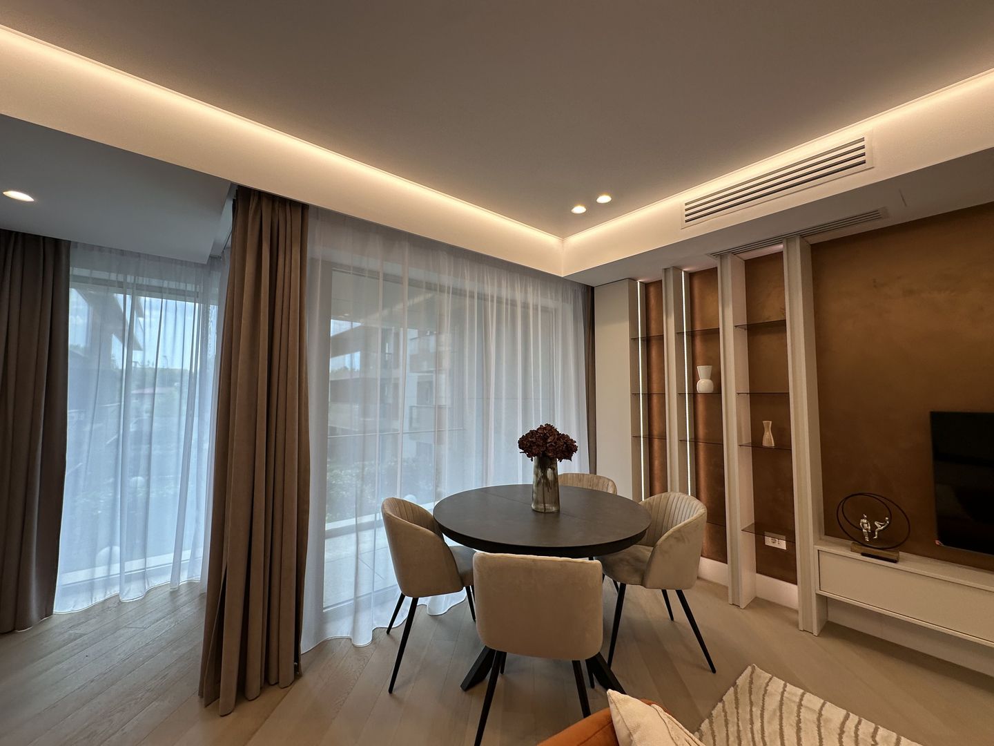 PRIMA INCHIRIERE 3 CAMERE CORTINA 126 - Poză 2