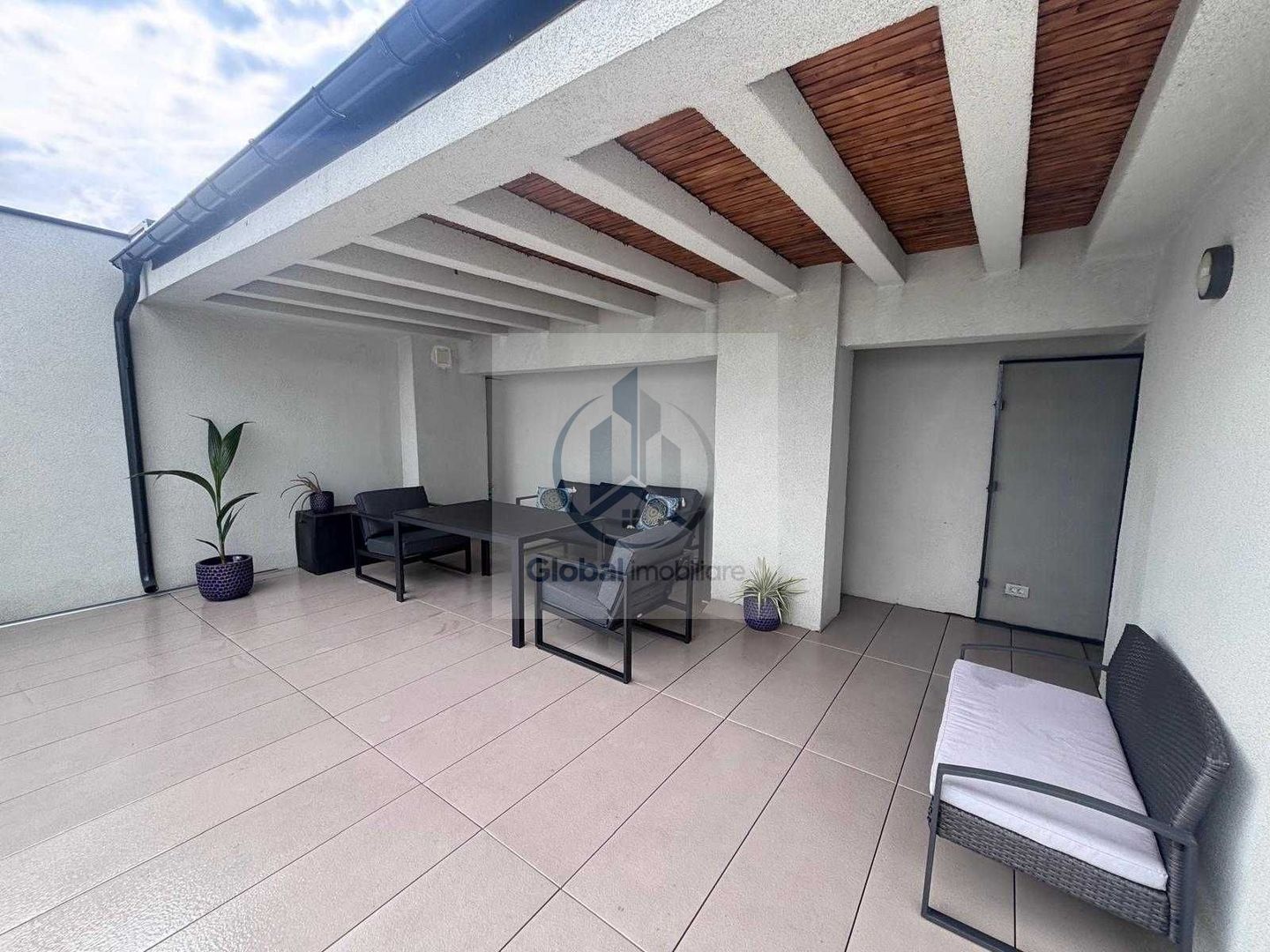 Inchiriez Ap 2 camere tip penthouse, terasa 60mp, Proprietar, Prima inchiriere, Sector 4 - Poză 1