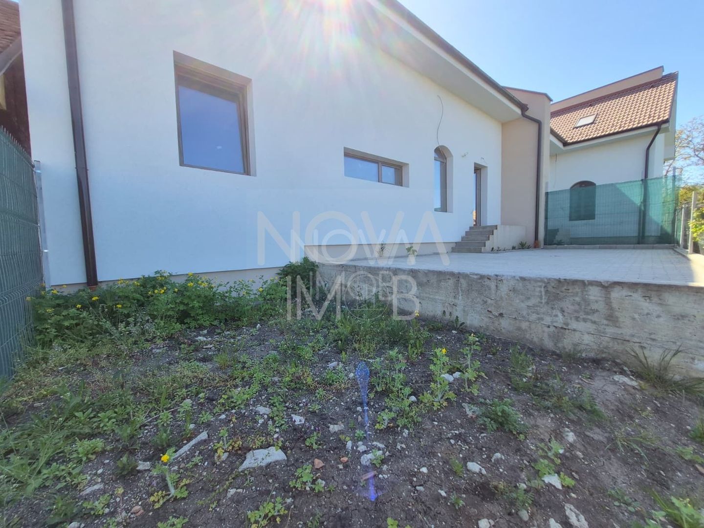 Casa generoasa cu 7 camere, 3 bai, dressing si parcare – Sura Mica - Poză 4