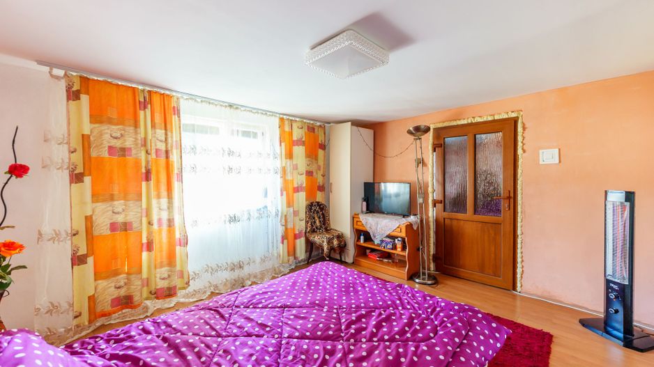 Casă în satul Călugăreni comuna Felnac - Poză 3