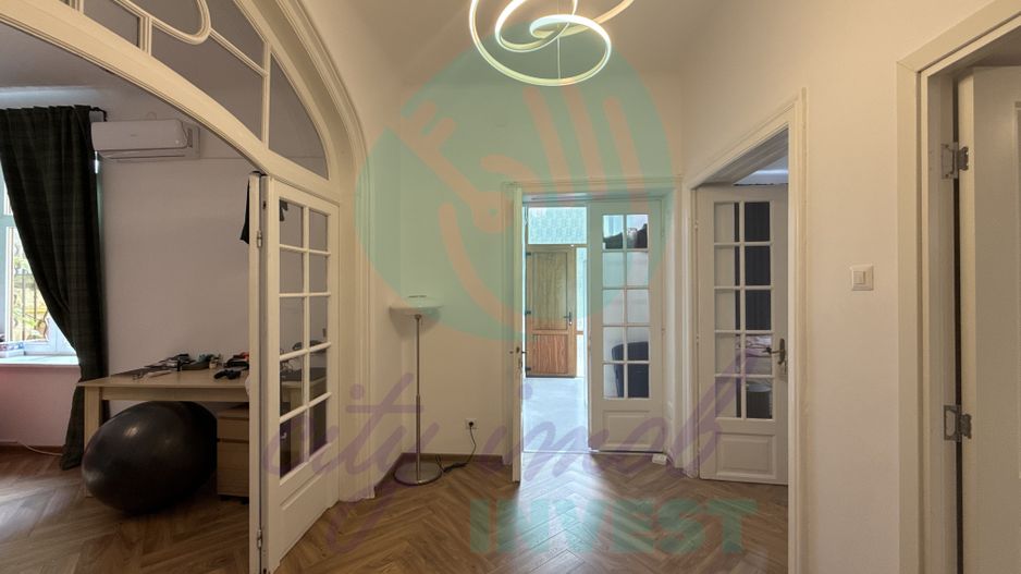 Apartament cochet vila edificata in perioada interbelica - Poză 3