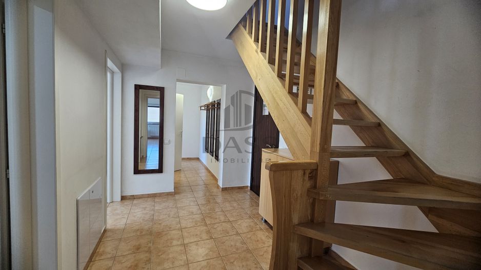 Apartament de inchiriat 6 camere 179 mp Etaj 2 + mansardă - Poză 3