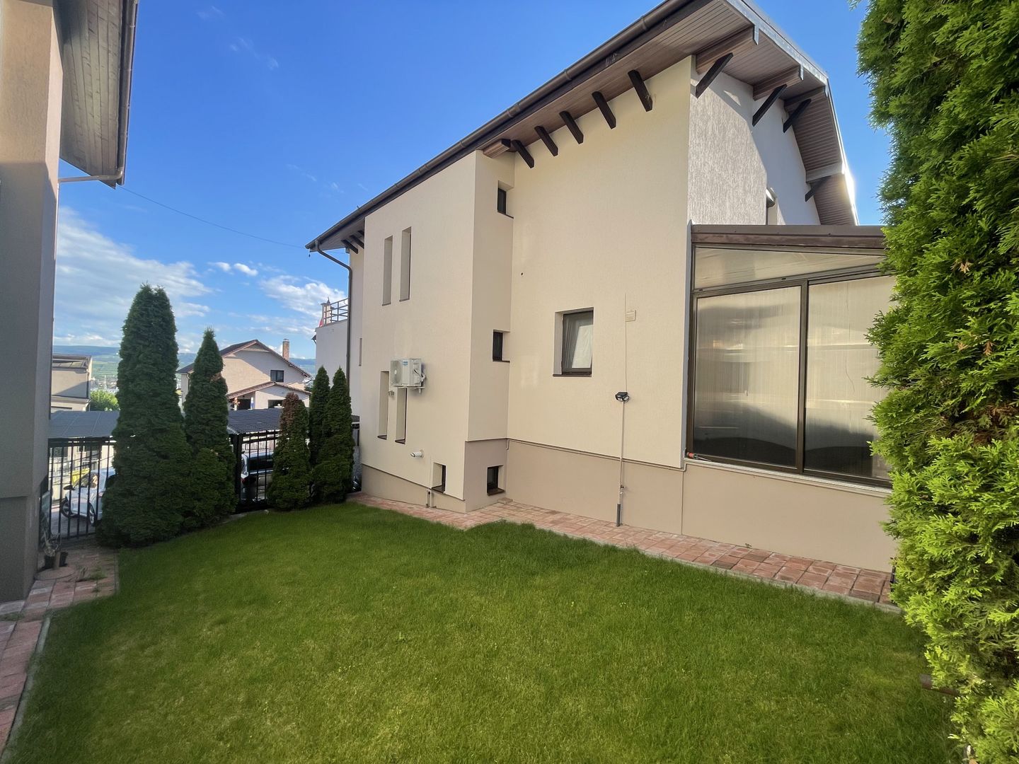 Casa de inchiriat pe str.Voronet - Poză 2