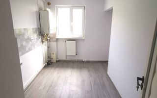 De vanzare apartament cu 2 camere, central. et. 3, 79.900 euro - Poză 6