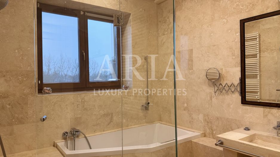 SNAGOV VILA | 36m DESCHIDERE LA LAC | PONTON 250mp | JACUZZI | SPA | BOWLING - Poză 8