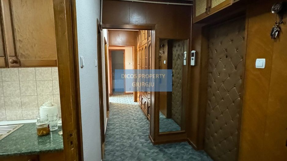 De vanzare apartament 3 camere - Poză 3