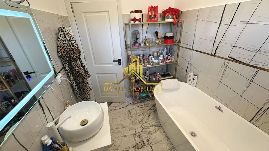 Casa individuala, 5 camere, mobilata lux, utrafinisata, Chinteni - Poză 36